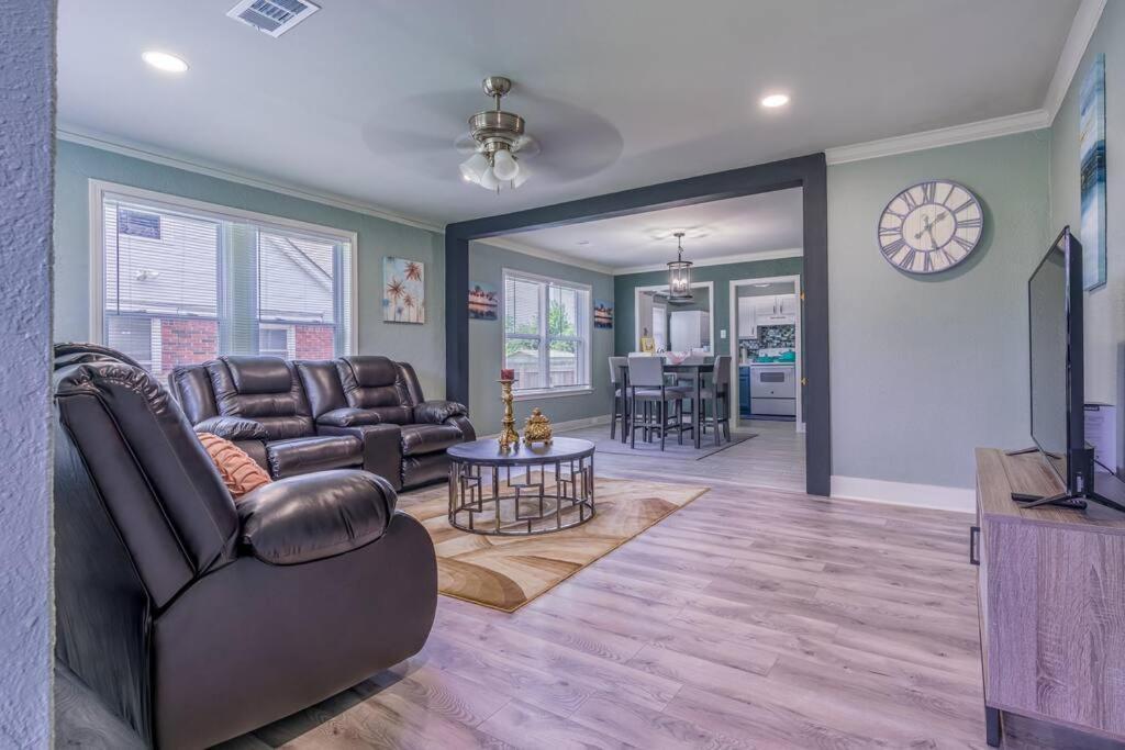 Mika Springs Beach Inspired Home! Memphis Exterior foto